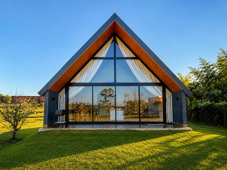 Chalé com Lago | Conforto e Natureza