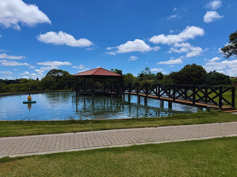 Chalé com Lago | Conforto e Natureza