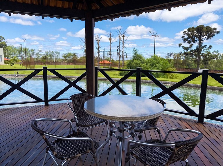 Chalé com Lago | Conforto e Natureza